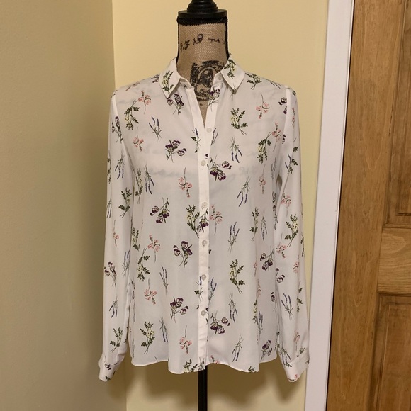 🌿Floral Button down - Picture 2 of 7